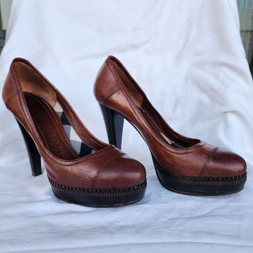 Decolte Burberry in pelle marrone dentellato bordo platform Tacchi di design vintage