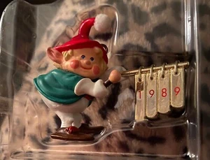 HALLMARK HARK IT'S HERALD #1 SERIE 1989 RICORDO DI NATALE ORNAMENTI ELFO - Foto 1 di 7