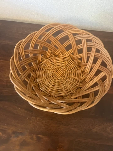 Vintage 9.5 x 4” Round Woven Wicker Boho Bread Basket Cover