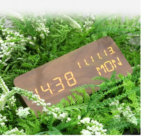 Clock Wood Digital Alarm Time Date(MM/ DD/ YY) Day of The Week Temperature Desk Cover