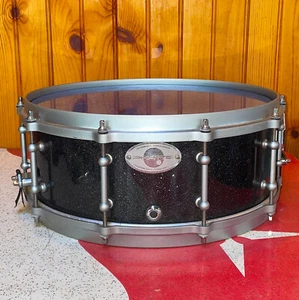 Phattie 14" X 5.5" Handmade Snare Drum 9 Ply Maple Shell - Black Sparkle - Picture 1 of 3
