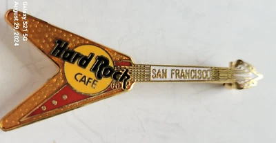 Vintage Hard Rock Cafe ® Guitar pin " the Gibson flying V, SF CA"       HR0233 - Image 1 of 4