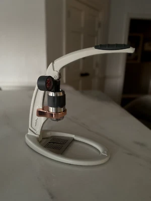 Flair Espresso Maker PRO 2 (White)  Handcrafted Espresso, No Electricity Needed! - Imagem 1 de 4