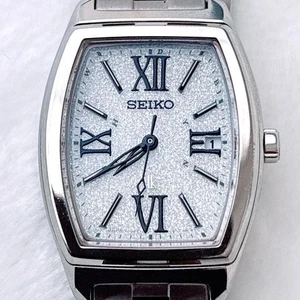 Excellent condition Seiko LUKIA tonneau shaped radio solar wristwatch with date - Picture 1 of 12
