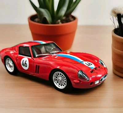 1:32 1964 Ferrari 250 GTO Diecast Alloy Car Model - Light Sound Pull-Back Toy - Image 1 of 4