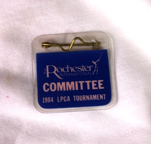1984 LPGA TURNIERKOMITEE ABZEICHEN OAK HILL ROCHSTER NY - Bild 1 von 2