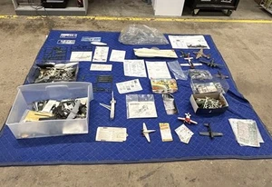 Modellino aereo grande mezzo costruito 1:72 da collezione kit spazzatura esercito solo ricambi - Foto 1 di 24