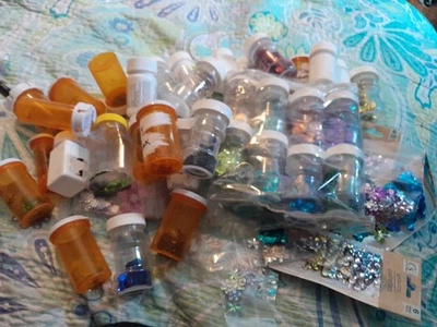 Lots Of Colored Sequins Some New Some Opened, Some With A Few Left See Pictures - Imagem 1 de 4