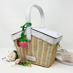 Nueva cesta de picnic Kate Spade fresa - Imagen 1 de 9