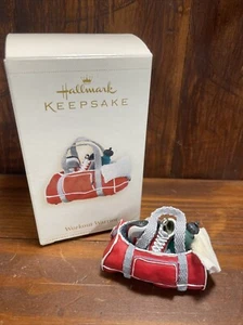 Hallmark Andenken Ornament Training Krieger rot Tasche Schuhe Wasserflasche - 2006 Vintage - Bild 1 von 7
