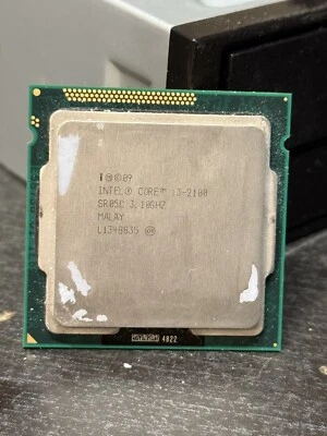 Intel Core i3-2100 3.10GHz 3MB Socket 1155 i3 2100 Computer CPU Processore SR05C - Immagine 1 di 2