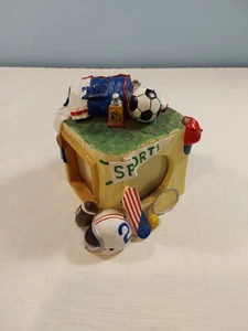 Cubo marco de fotos TERRAGRAPHICS Sports Castle Space 4 - Imagen 1 de 22