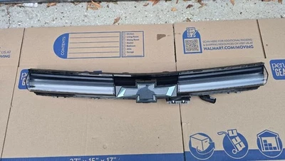 Chevrolet Blazer EV 2024 2025 OEM Faro delantero central LED DRL lámpara rejilla Foto 1 de 4