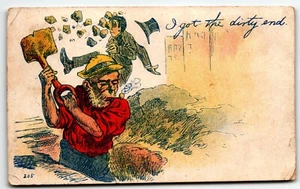Postal I got the dirty end Hombre golpeado por tierra de hombre excavando PM 1912 - Imagen 1 de 2