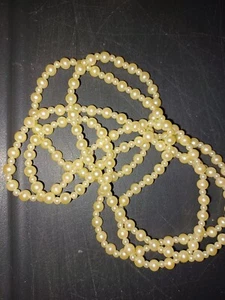 Massive aufgereihte 2 Größen Kunstperlen weiße Halskette 43" lang Vintage - Bild 1 von 4