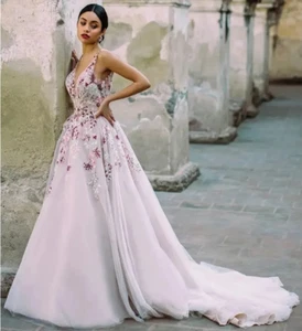 Apliques florales coloridos vestidos de novia encaje sin espalda línea A cuello en V sin mangas - Imagen 1 de 9