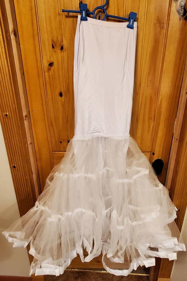 Merry Modes White Trumpet Mermaid Style Slip White New - Image 1 of 1