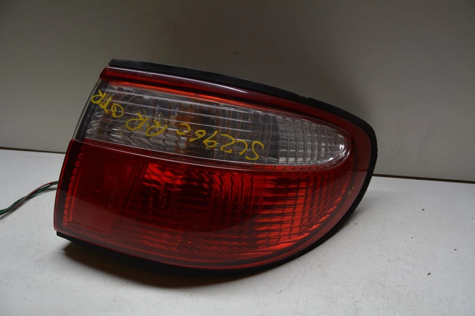 99-00 MAZDA MILLENIA 后乘客侧 QTR 安装尾灯 原始设备制造商,166-60263 — 第 1/4 张图片