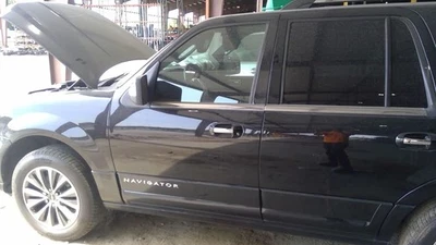 Driver Front Door Electric Side Cladding Fits 16-17 NAVIGATOR 5185459 Foto 1 de 3