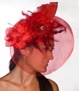 Cappello Fascinator organza con piume di fiori di seta e gioielli cappello derby Kentucky rosso - Foto 1 di 1
