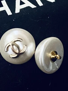 2 botones de cúpula con logotipo CC dorado perla sintética blanca de colección, 20 mm - Imagen 1 de 3