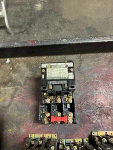 Square D 8536SCO3 NEMA Größe 1 Starter 120V SPULE GEBRAUCHT - Bild 1 von 3