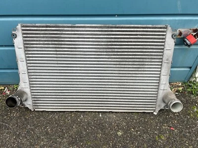 Toyota Corolla Verso T180 2.2 D-4D intercooler   - Image 1 of 2
