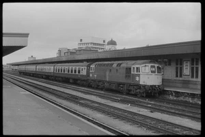 BR Class 33 Crompton 33020 at Cardiff 1984 B&W 35mm Negativ - Bild 1 von 1
