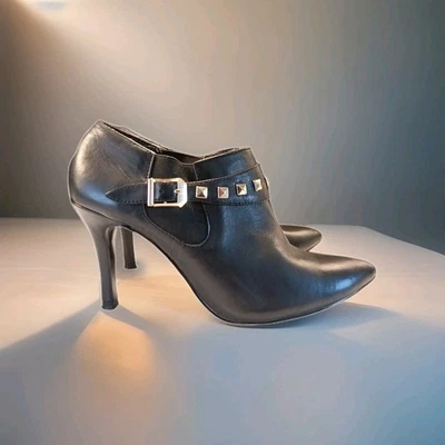 Botines Guess T Pyramid Tachonados Negros Stiletto Talla 7.5 Defecto en el Tacón Ver Foto Foto 1 de 4