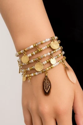 Pulseira de penas Sophia & Kate Boho ouro branco frisado com berloques nova com etiquetas - Imagem 1 de 4