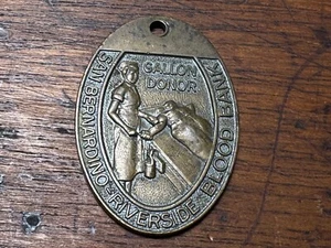 T2: Vintage Brass 1 Gallon Blood Donor Keyfob. San Bernardino, California. - Imagen 1 de 4