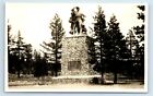 Carte postale Pioneer Monument près de Truckee CA RPPC R92