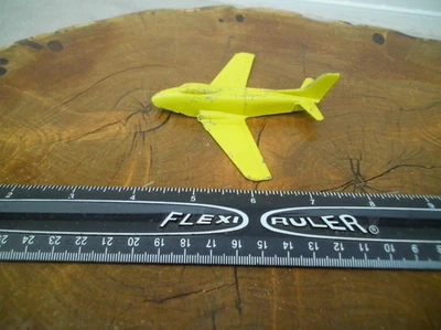 Avión de combate a reacción de juguete Midgetoy diecast de la década de 1950 de colección - color experimental Foto 1 de 3