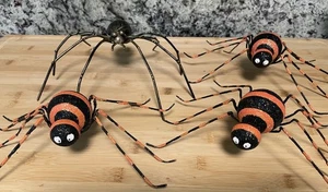 Arañas de Halloween 3 negras y naranjas ~11”/1 metal 9” decoración de mesa de fiesta embrujada - Imagen 1 de 7