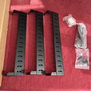 APC OM-9610-R2-V0 APC PDU Cord Retention Tray Bracket For AP7932 NEW - Afbeelding 1 van 6