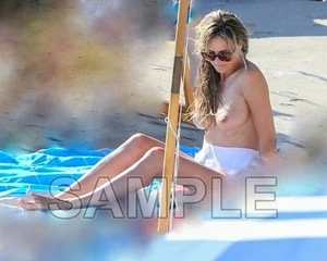 Foto 8x10 Leni Klum bastante sexy hija de Heidi en atuendo de playa europeo - Imagen 1 de 1