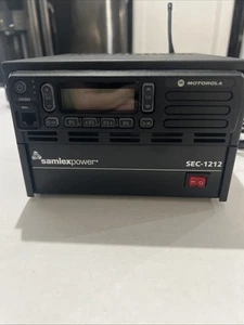 Radio Motorola XPR 2500 UHF 25 vatios con central eléctrica Samlex Power SEC-1212 - Imagen 1 de 5