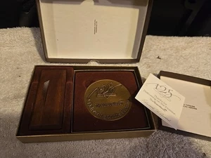 1864 - 1989 MEDALLA DE BRONCE MEDALLÓN EL SEGURO DE VIAJEROS 125 AÑOS ANIVERSARIO - Imagen 1 de 3