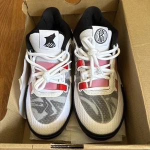 Nike Baloncesto Juvenil Tenis Zapatos Kyrie 8 GO DQ-8077-100 NUEVO Talla 5Y Tenis - Imagen 1 de 4