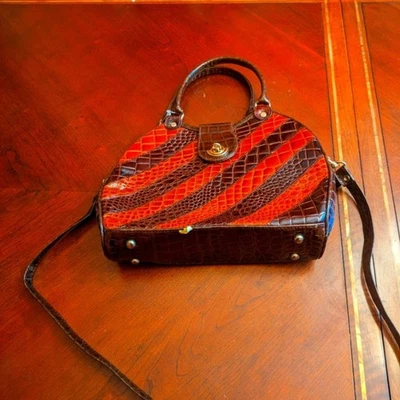 Bolso de mano de cuero renacentista 👜 Foto 1 de 4