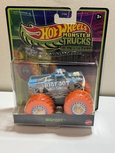 Hot Wheels Monster Trucks Glow In The Dark - BIGFOOT 4X4X4 - RARE NEW - Picture 1 of 2
