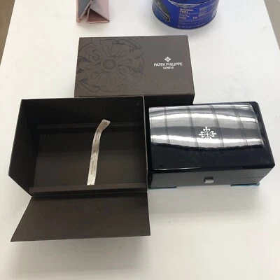 百达翡丽大号内外木盒物品# e11261 — 第 1/4 张图片