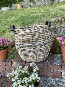GORGEOUS KUBU RATTAN ROUND MEDIUM LOG/STORAGE BASKET WITH LEATHER HANDLES - Picture 1 of 3