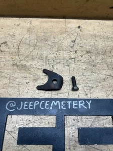 Jeep 4.0L 2.5L OEM Distributor Retainer w/ Bolt Cherokee XJ MJ Wrangler YJ TJ - Picture 1 of 5