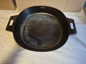 The Pampered Chef 11 1/2” cast iron skillet - Picture 1 of 17