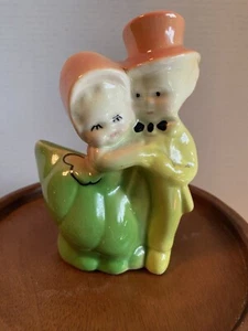 DE COLECCIÓN SHAWNEE PAREJA ROMÁNTICA ABRAZO - MACETA PEQUEÑA PARA SUCULENTAS ETC - Imagen 1 de 12