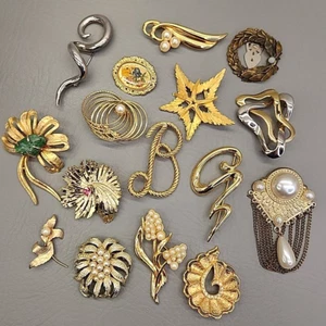 Flower Brooch Lot of 12 Knot Green Stone Spun Wire Faux Pearls Monet Avon - Picture 1 of 18