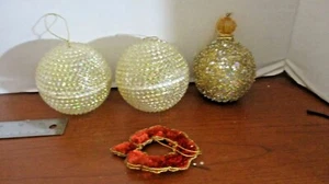 VINTAGE~Set di 4 ORNAMENTI natalizi SPARKLY oversize PERLINE e PAILLETTES - Foto 1 di 4
