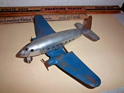 Hecho en EE. UU. Marx Wyandotte 2 hélices avión de acero prensado DC-3? Foto 1 de 3