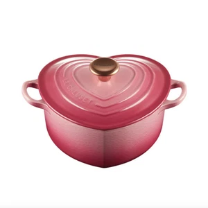 Le Creuset Heart-Shaped Casserole 20cm (7.9") – 1.9L – Berry / FAST & SAFE - Foto 1 di 4